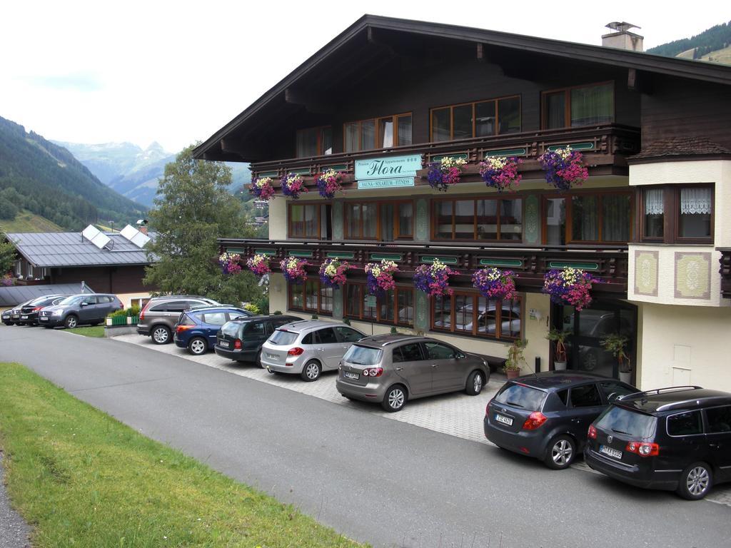 Hotel-Pension Flora Saalbach-Hinterglemm Luaran gambar